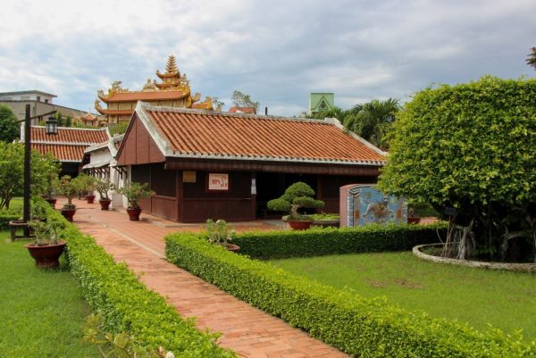 Bên trong khu di tích trường Dục Thanh